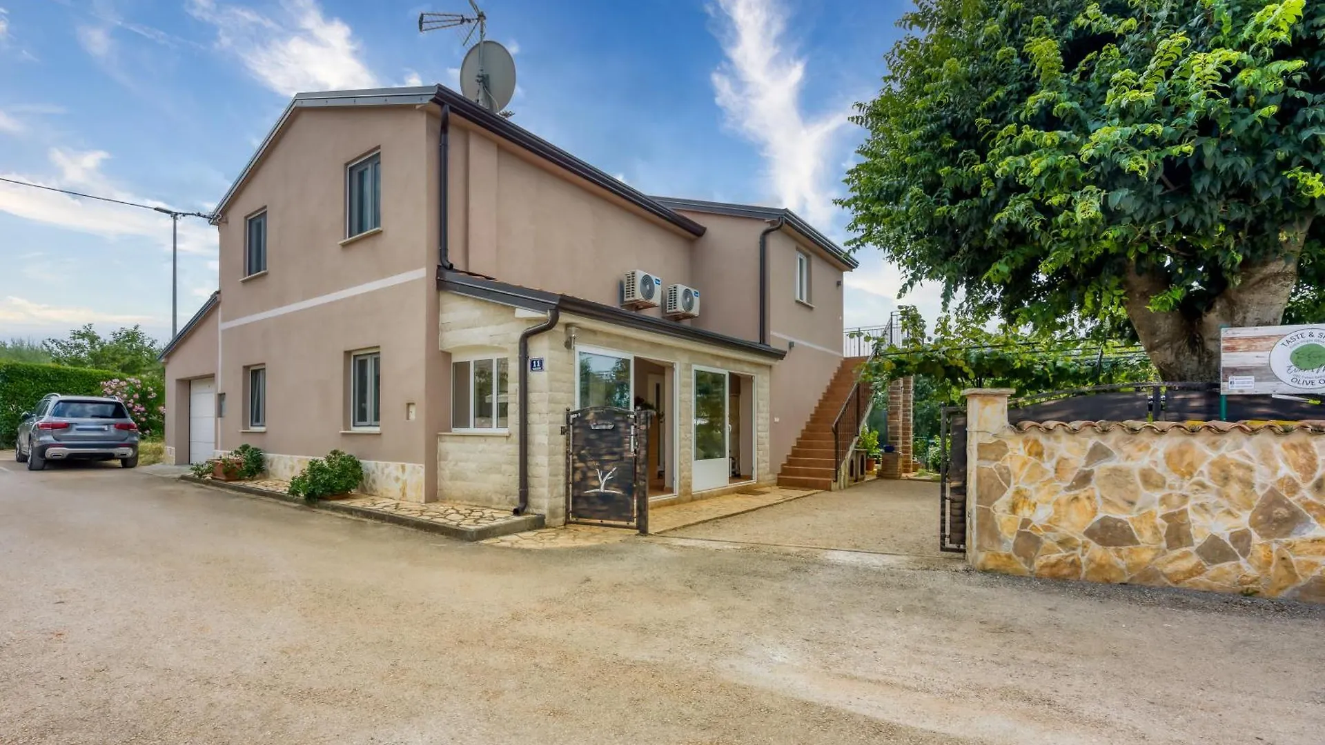 Family Apartment Marea Nova Vas  Croatia
